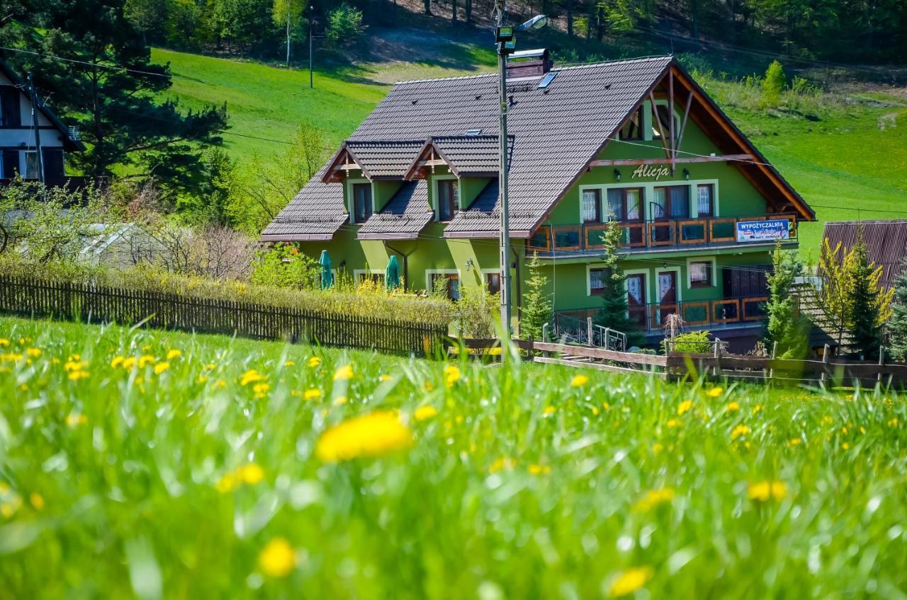 Osada Koszalkowo Wiezyca Acomodação com café da manhã Szymbark  Exterior foto